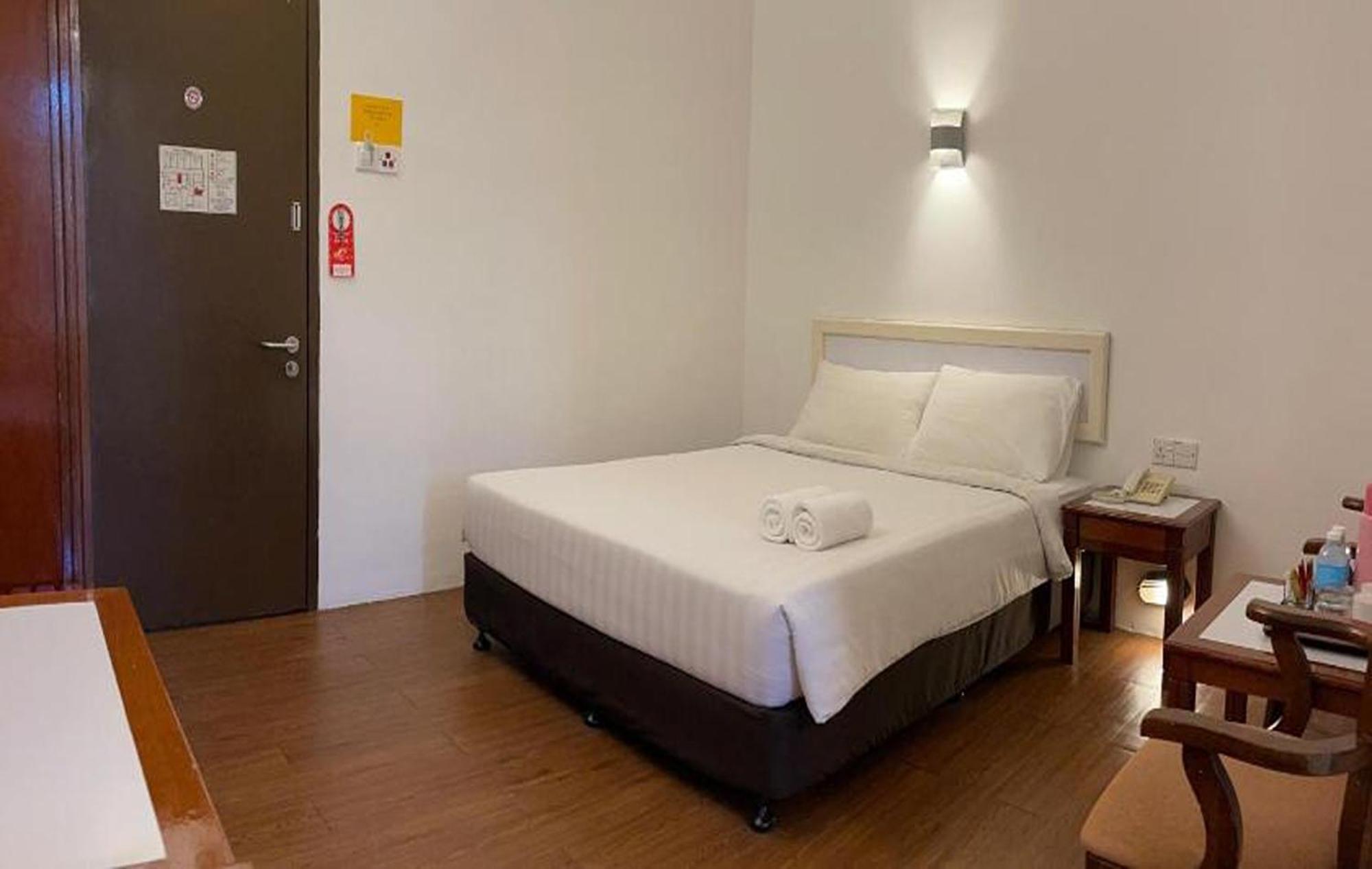 Standard Queen Room