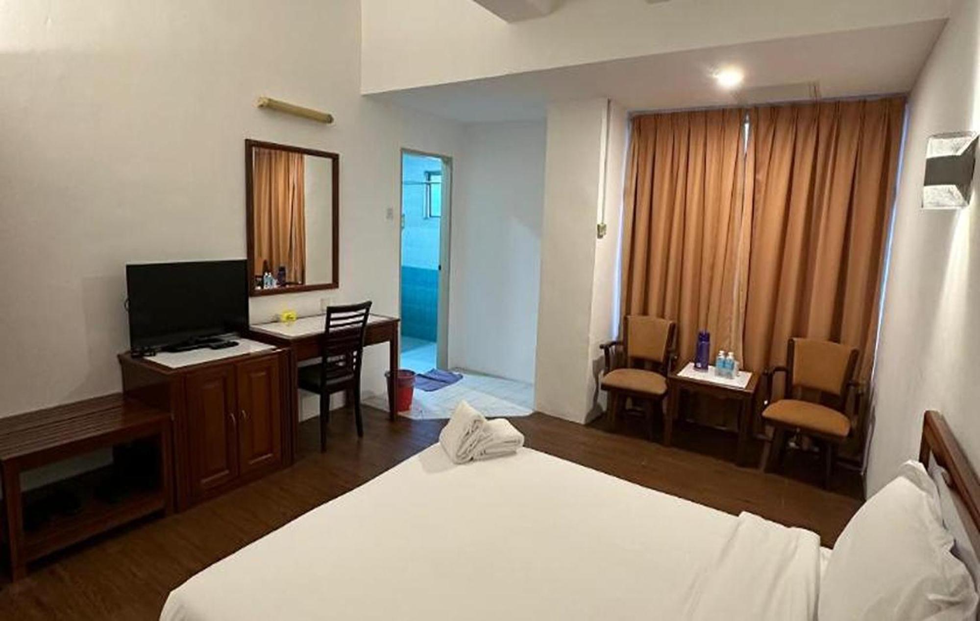 Standard Queen Room